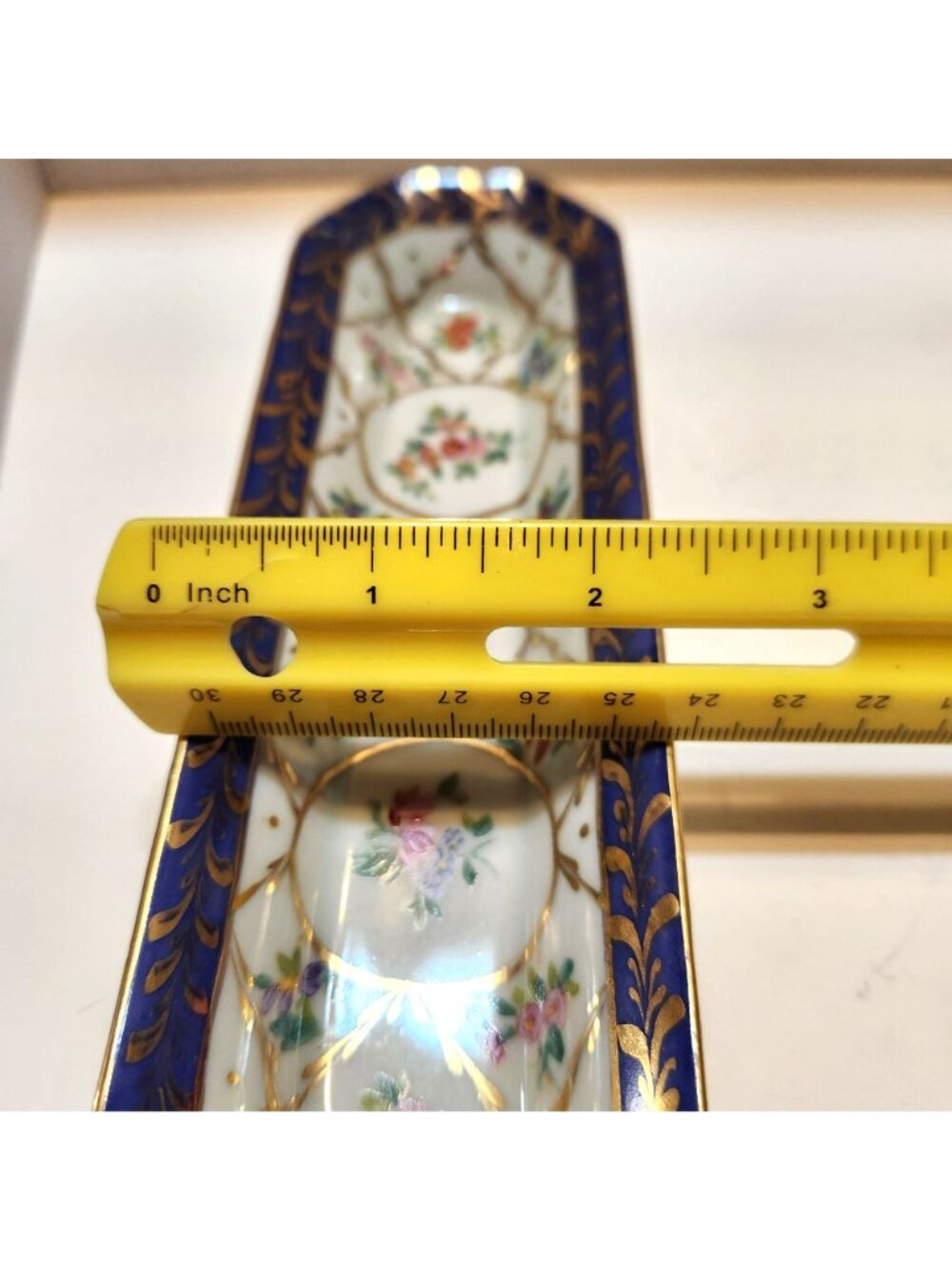 Vintage Asian Porcelain Trinket Tray With Floral Gold Detailing & Blue Accents - Picture 7 of 9